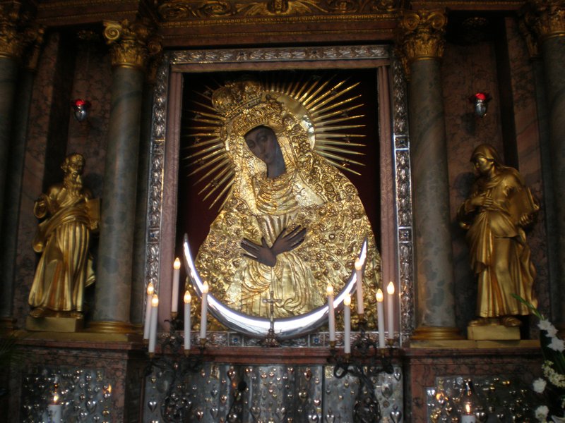 alter Chapel Virgin Mary in Gates of Dawn