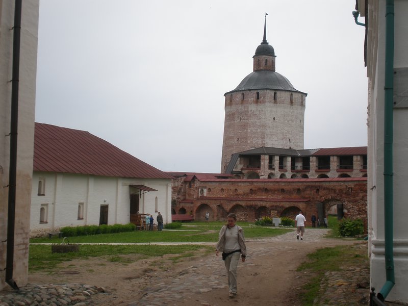 Yaroslavl tower and wall