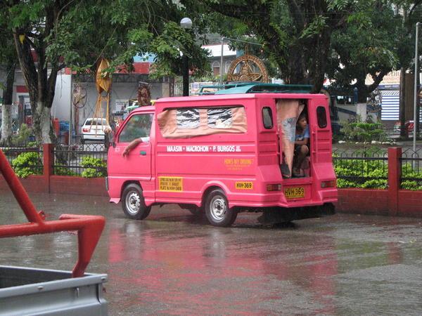 Minubus threatens the jeepney