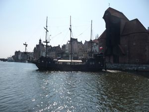 An old ship in front of the oldest crane in europe