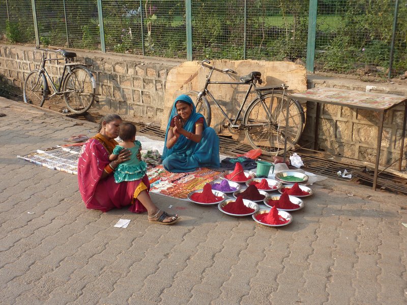 Orchha - selling dyes