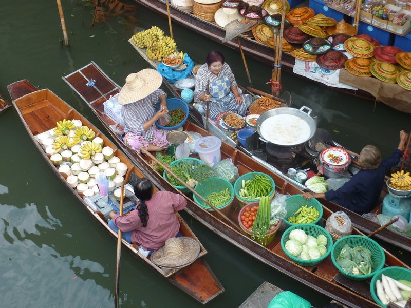 Damnoen Saduak Floating Market  