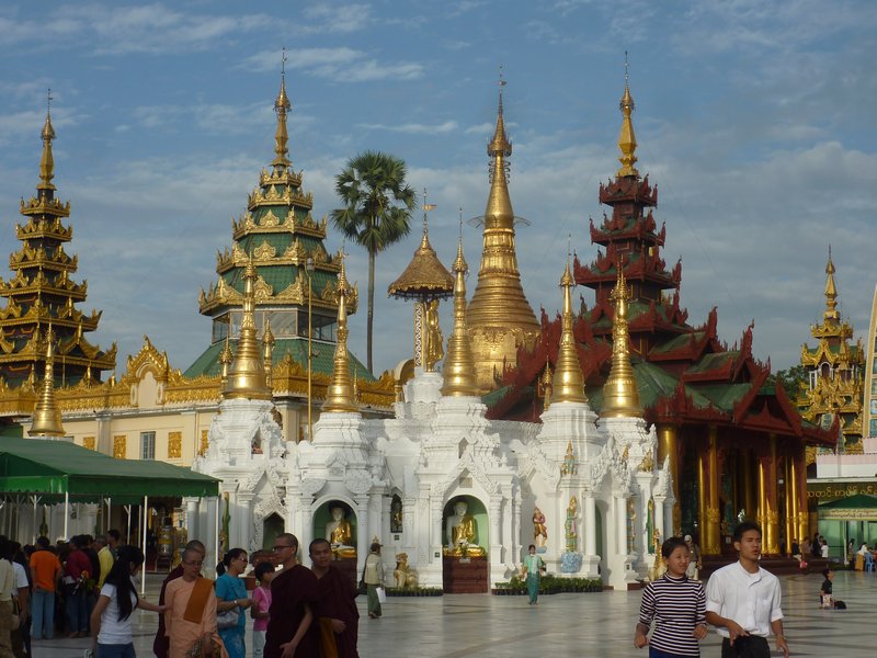 Pagodas around the main Stupa