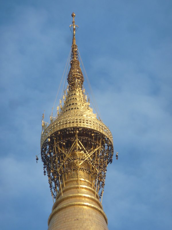The very top of Majestic Shwedagon Paya