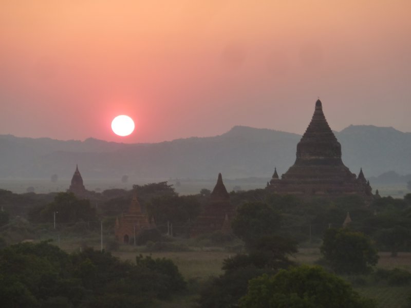 Shwesandaw Paya Bagan - sunset