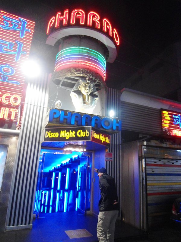 Walk Like An Egyptian - Pharoh Night Club Seoul