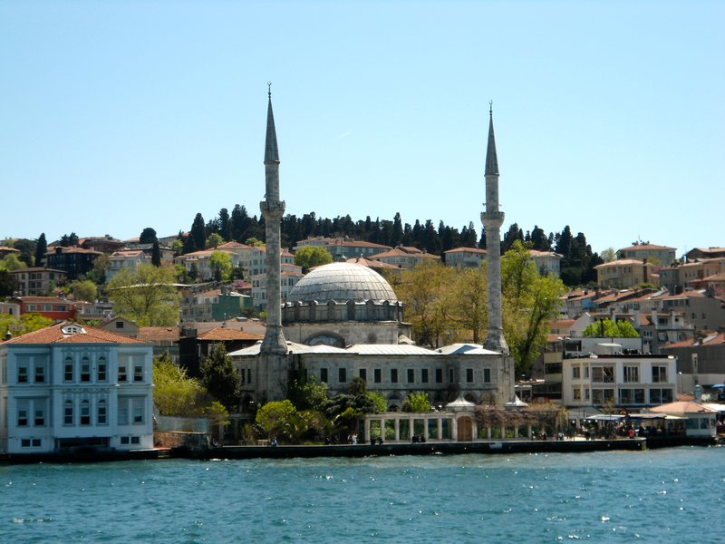 Mosque alongside Bosphorus
