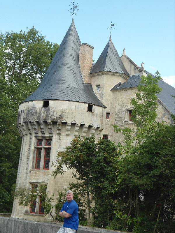 Chateau on route to La Rochelle