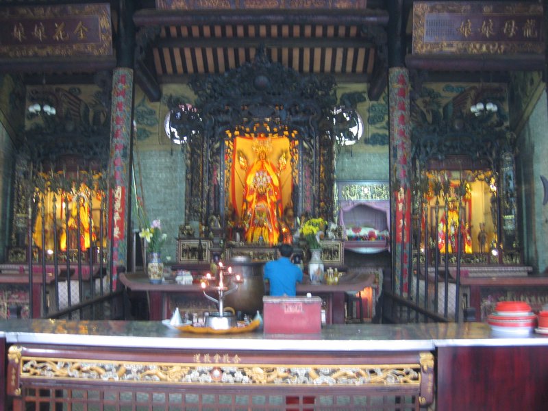 Standard temple