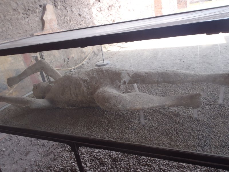 Pompeii- man died in surprise