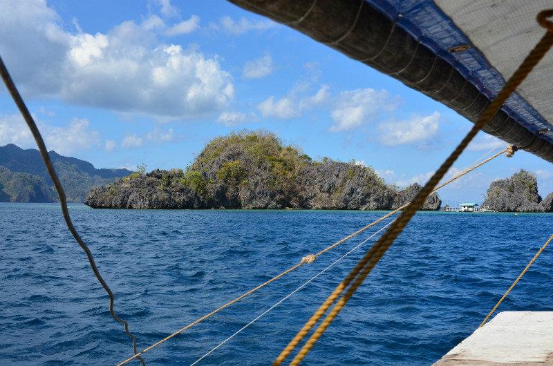 Navigating along the Calamian Islands