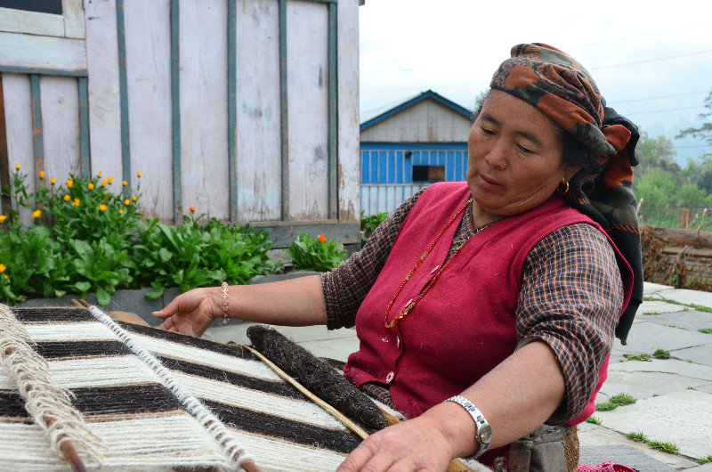 Woman weaving in Temang