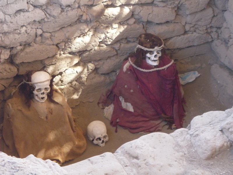 Nazca tomb mummies