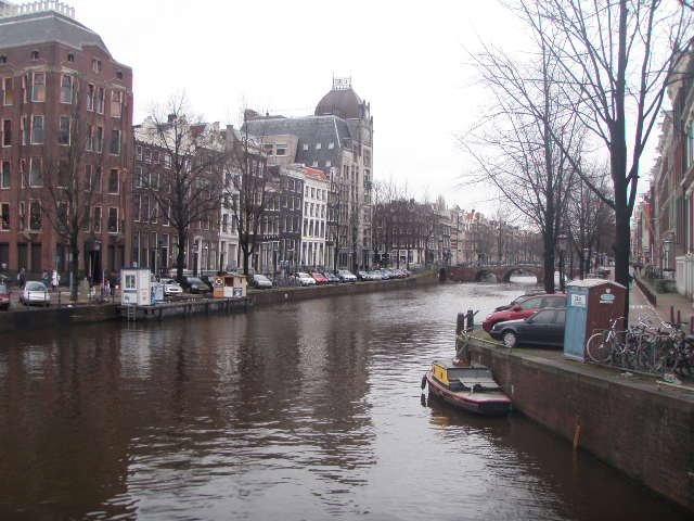 canals through amsterdam