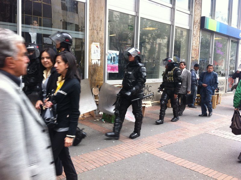 Policia in full riot gear 
