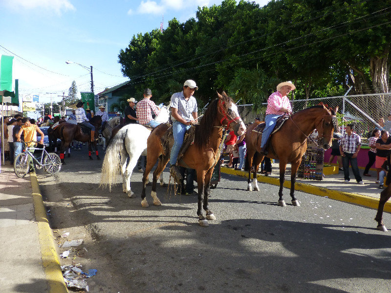 La Hípica = hundreds of horses in the streets!