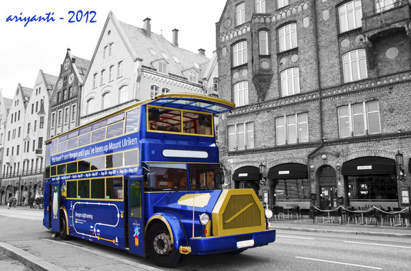 Big Blue HoHo Bus @ Bergen