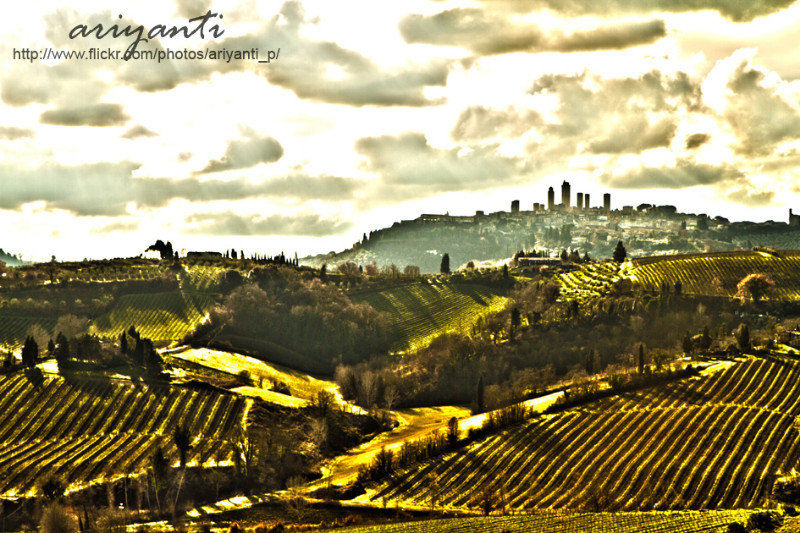 tuscany rolling hills san gimignano