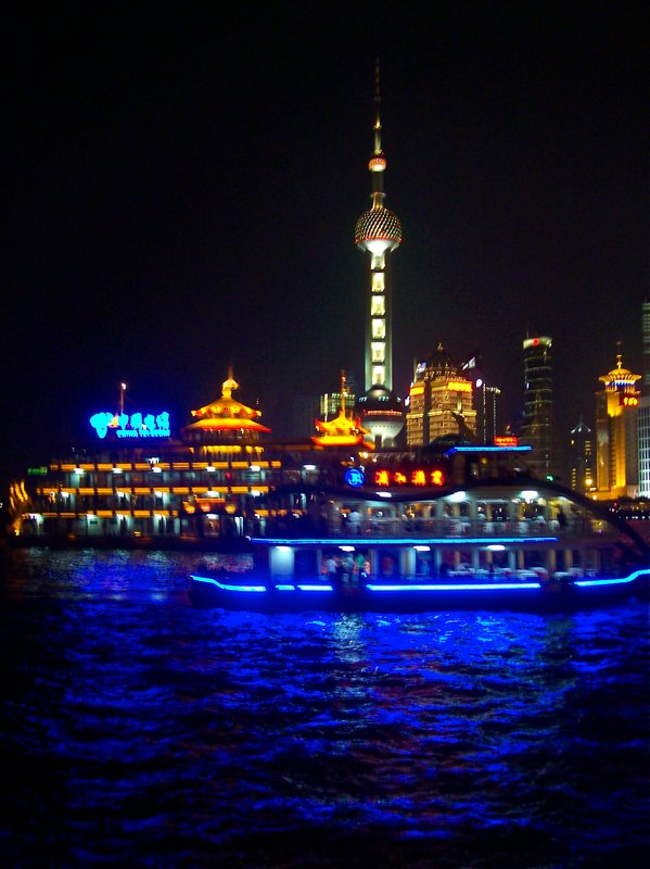 2 boats on the Huangpu