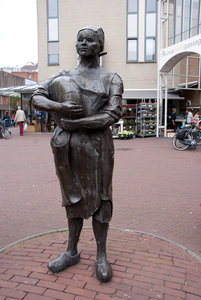 Statue of cheese woman 