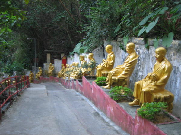 Ten Thousand Buddhas Monastery4