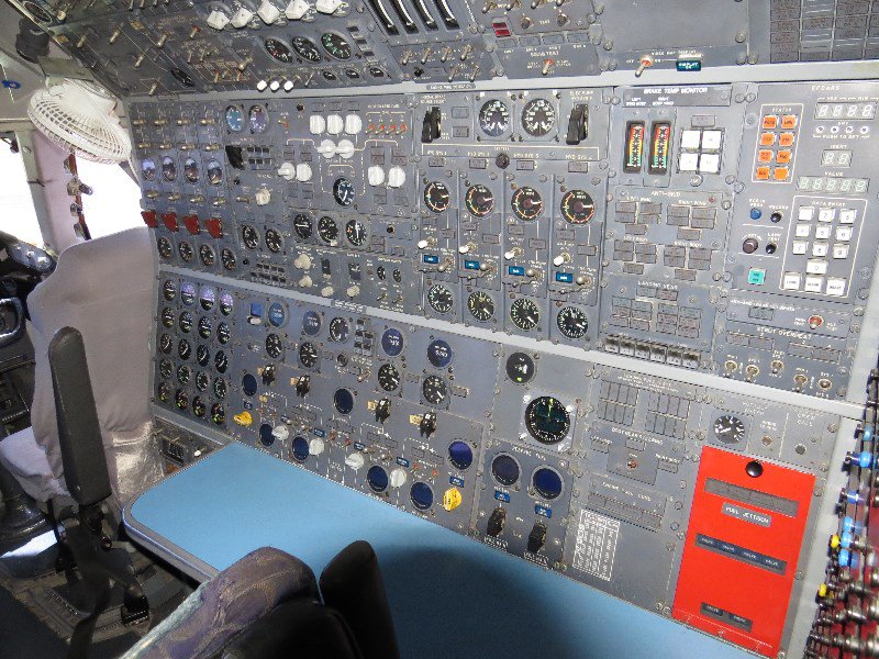 747 cockpit 2
