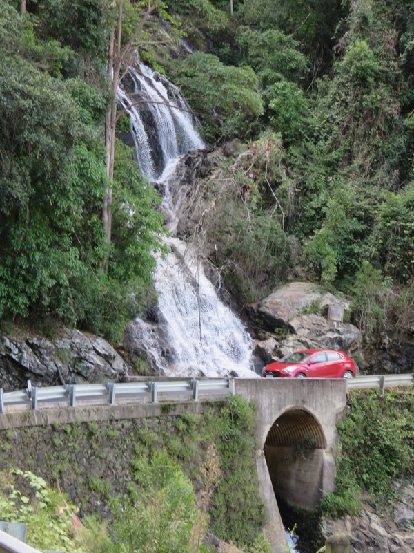 Car crosses Newell Falls