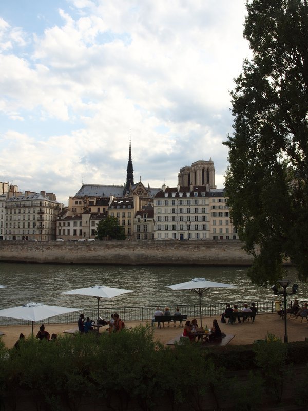A peacefull place along the Seine