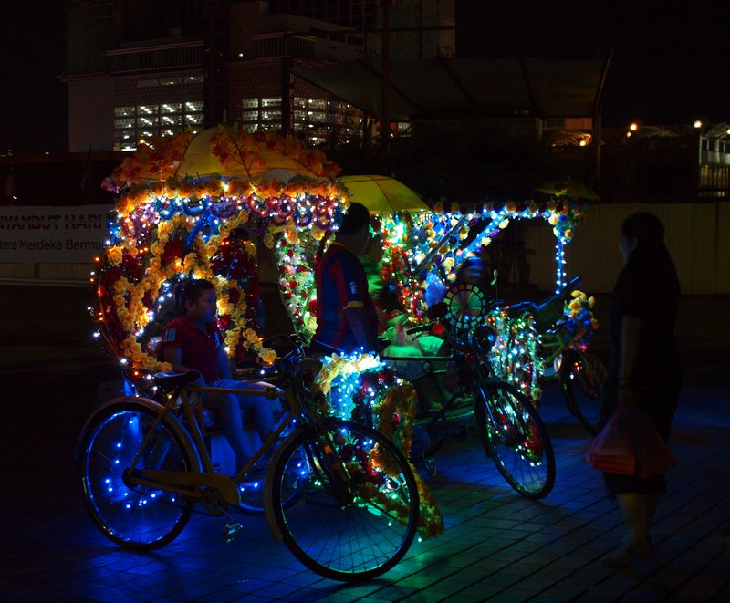 61- Rickshaw illuminated - Rickshaw illumines