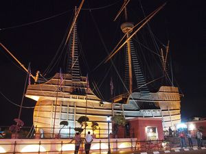 62- The ship by night - Le navire de nuit