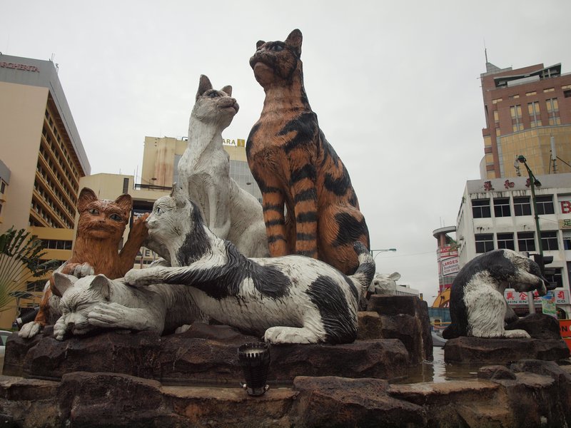 3-Cat statue