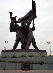 1-Statue in Dien Bien Phu