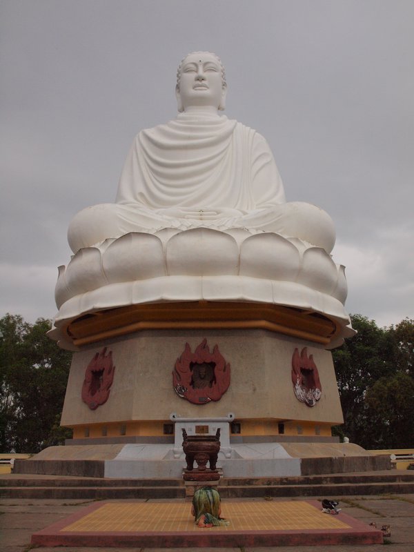 171-Buddha in the Long son Pagoda