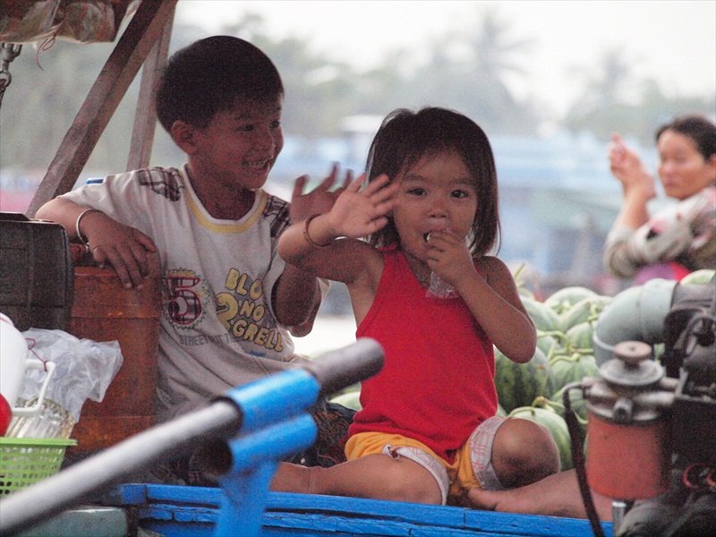 19-Kids  of the Mekong