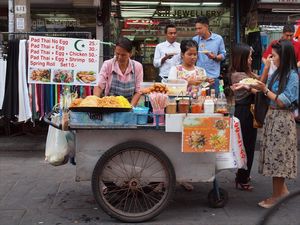 52-Pad Thai stall food