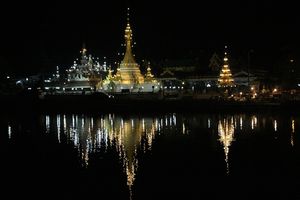103-Temples at night