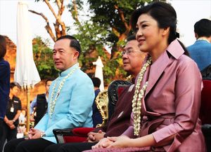 24-The prime minister, Yingluck Shinawatra, assists to the ceremony in Chang Mai