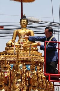 61-Governor of Chang Mai bathing Buddha