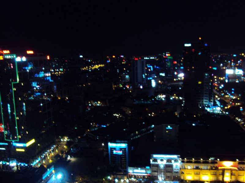 Blick über Saigon von der Skybar