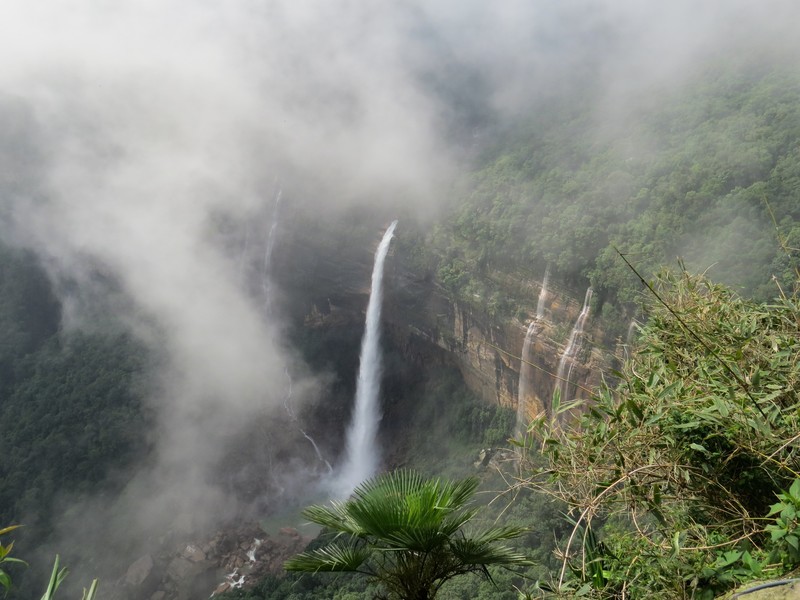 Nohkalikai Falls