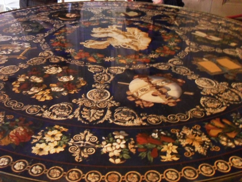 Table made of semi-precious stones