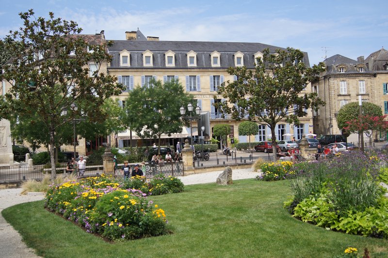 View of Hotel Plaza Madeleine from the park