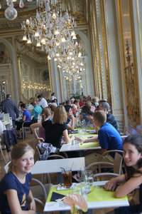 Gitte and Isabel, lunch Musee D'Orsay