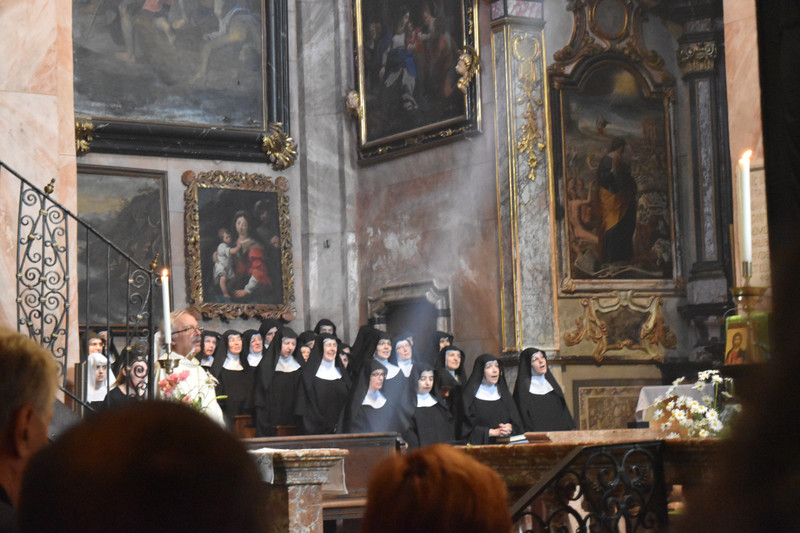 The nuns sang the mass