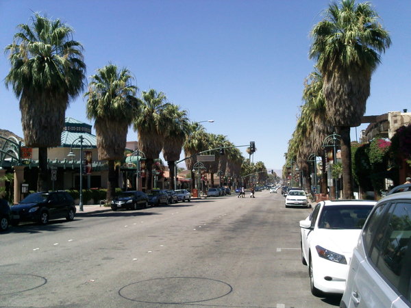 Downtown Palm Springs (no people!)