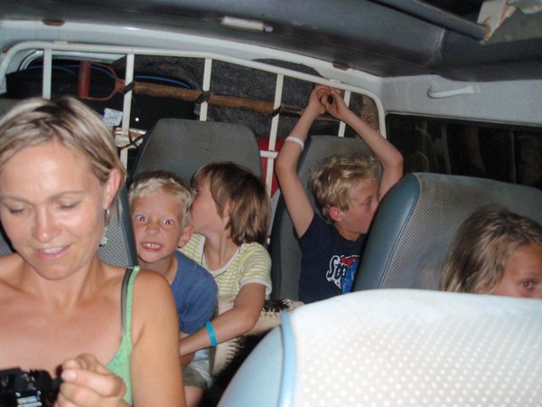 13 mennesker i én bus