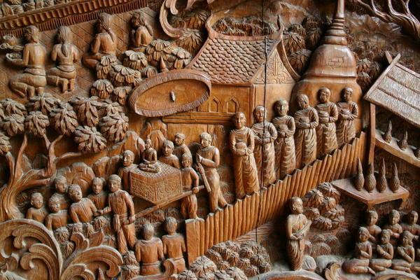 Carved Doors of Wat Saam Mum Muang