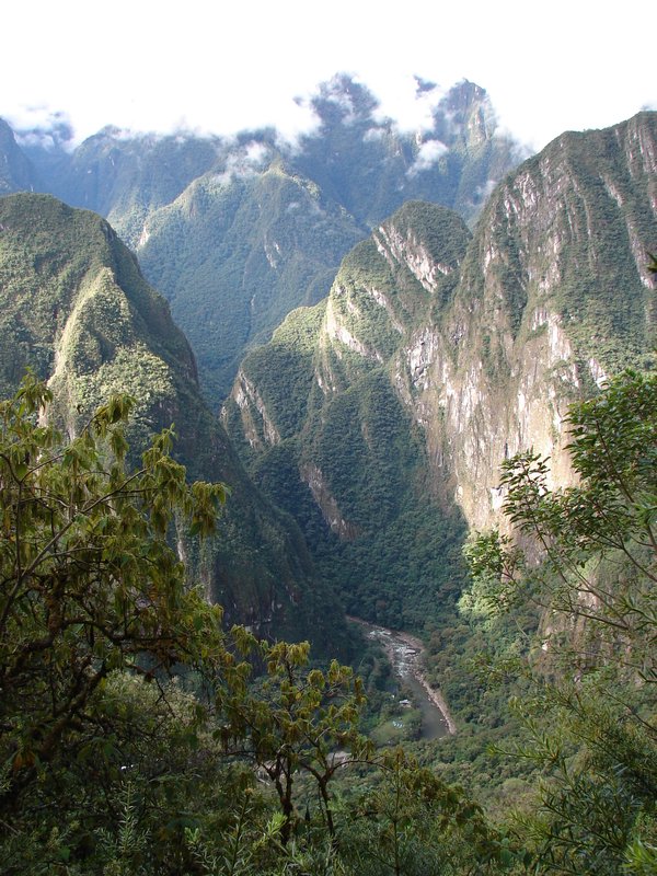 The cliffs around Picchu