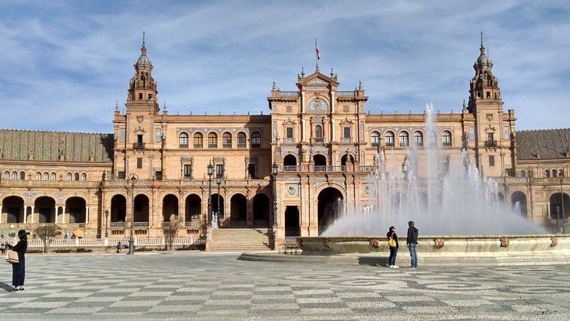 Plaza de España con la fuenta