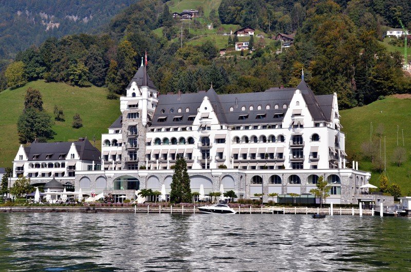 Large hotel on Lake Luzern